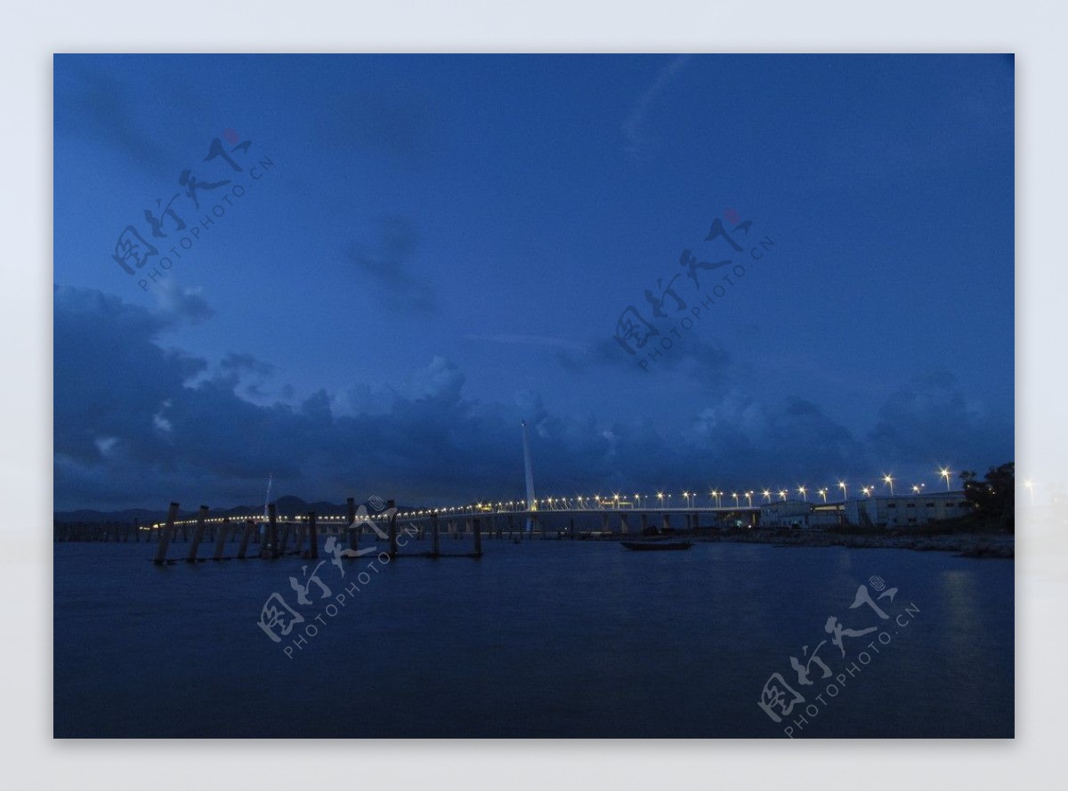 晨早的深圳湾大桥图片