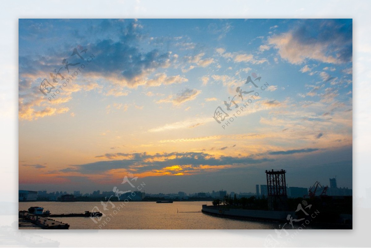上海黄浦江夕阳西下图片