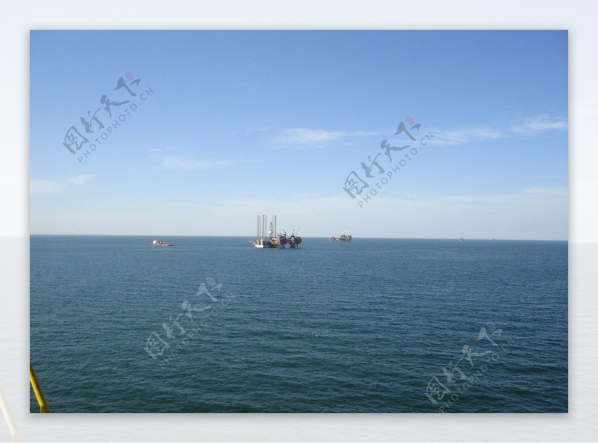 海上石油钻井船图片