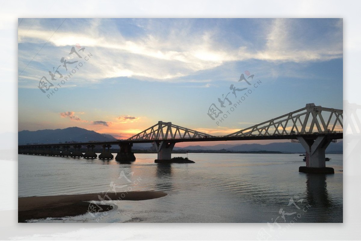 霞光下的福州洪塘大桥图片