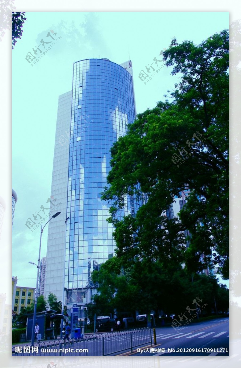 玻璃建筑高层大楼图片