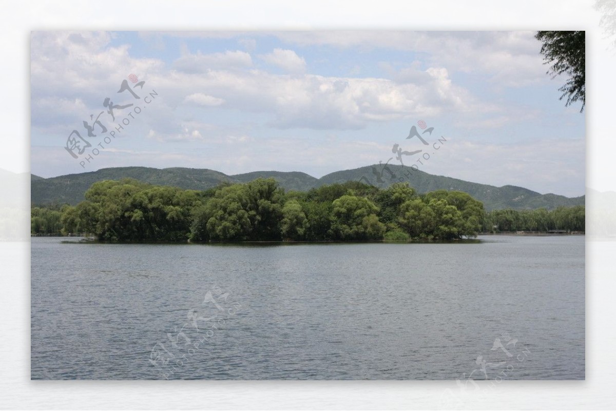 颐和园昆明湖湖中岛风景图片