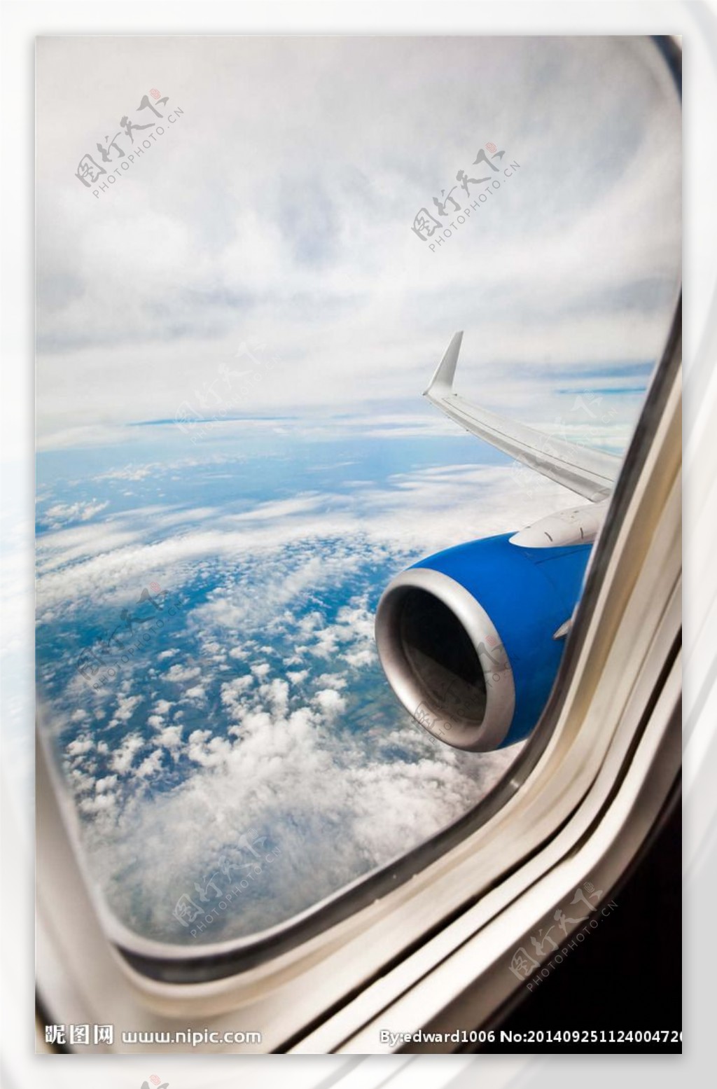 飞机高空飞行图片