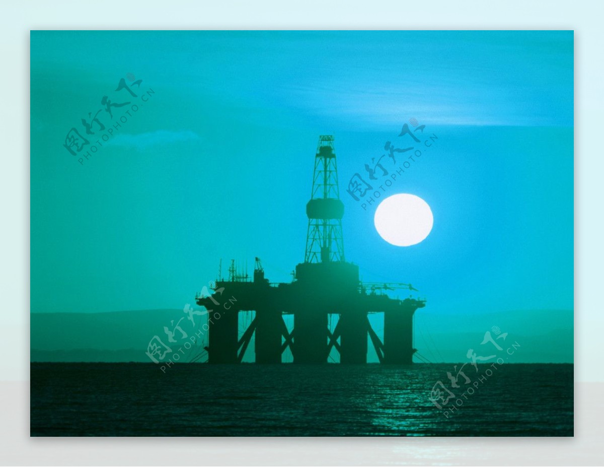 海上油井图片
