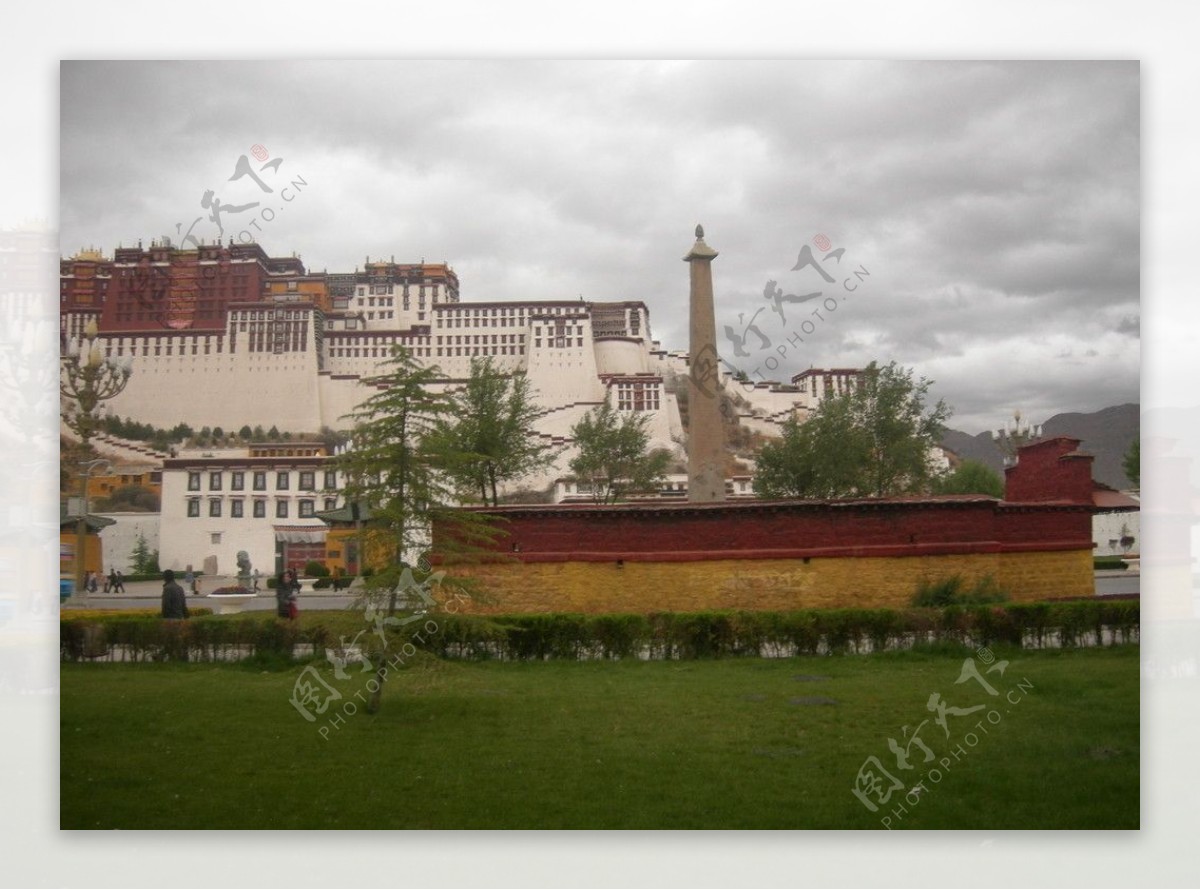 布达拉宫前碑文图片