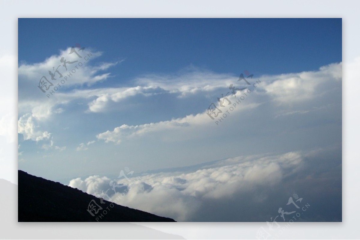 富士山风光半山云海图片