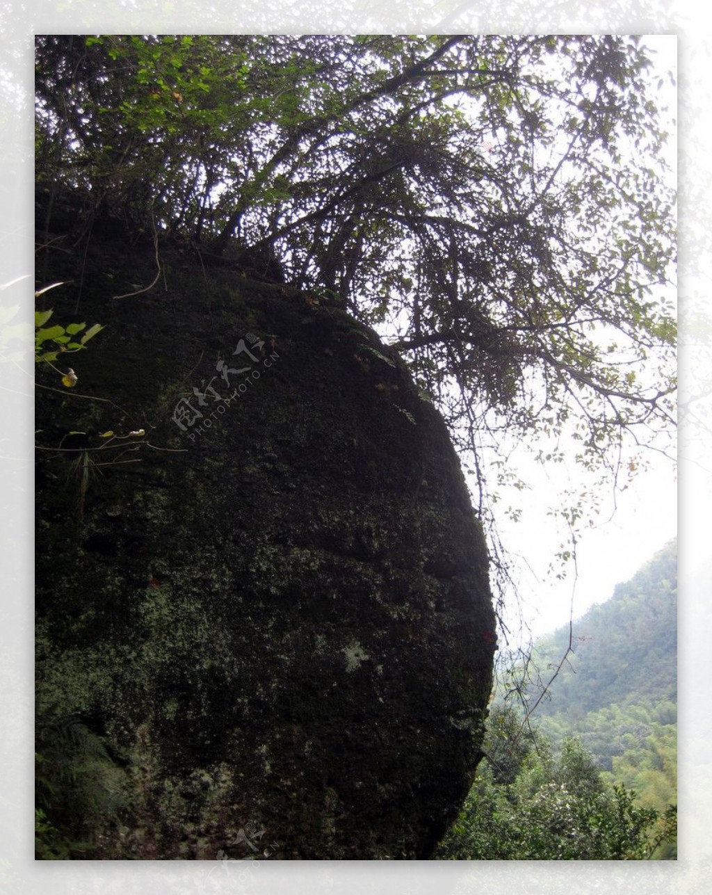 自然天成的圆岩图片