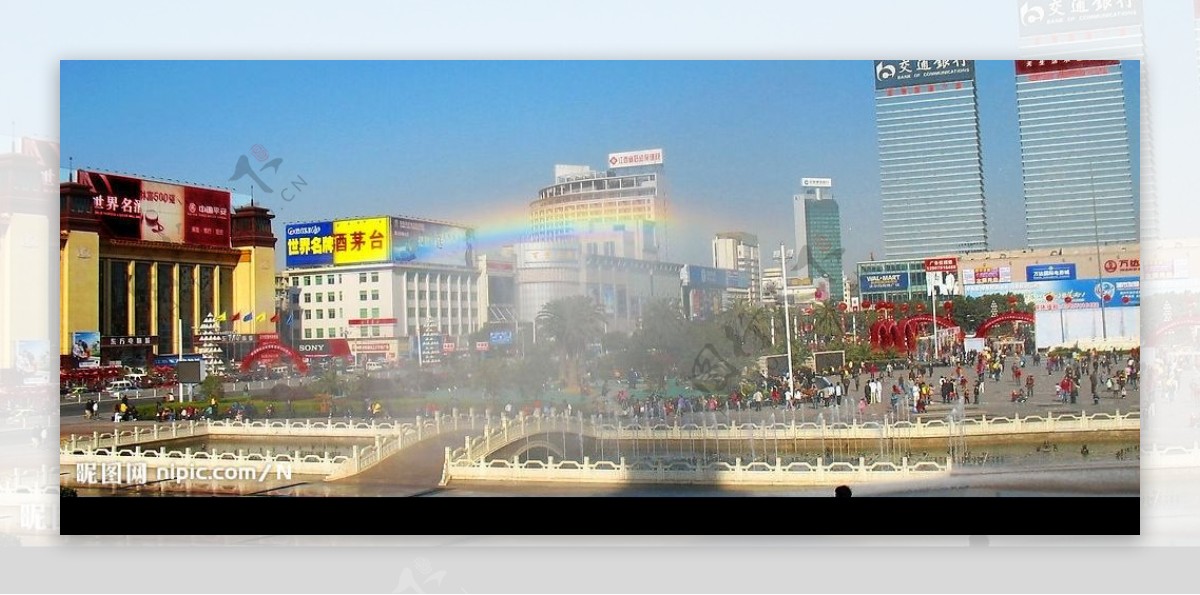 八一广场喷泉彩虹图片