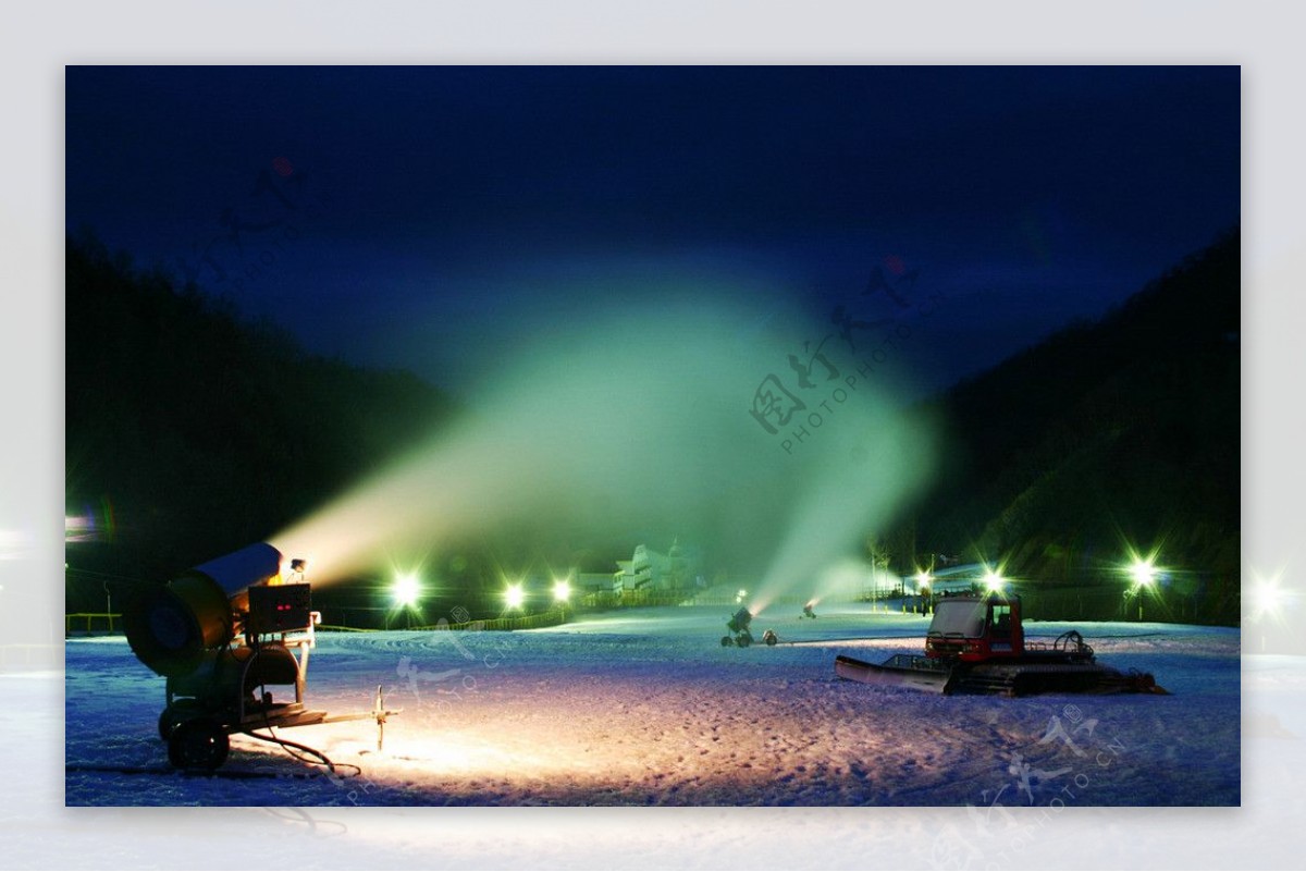 伏牛山滑雪场造雪场景图片