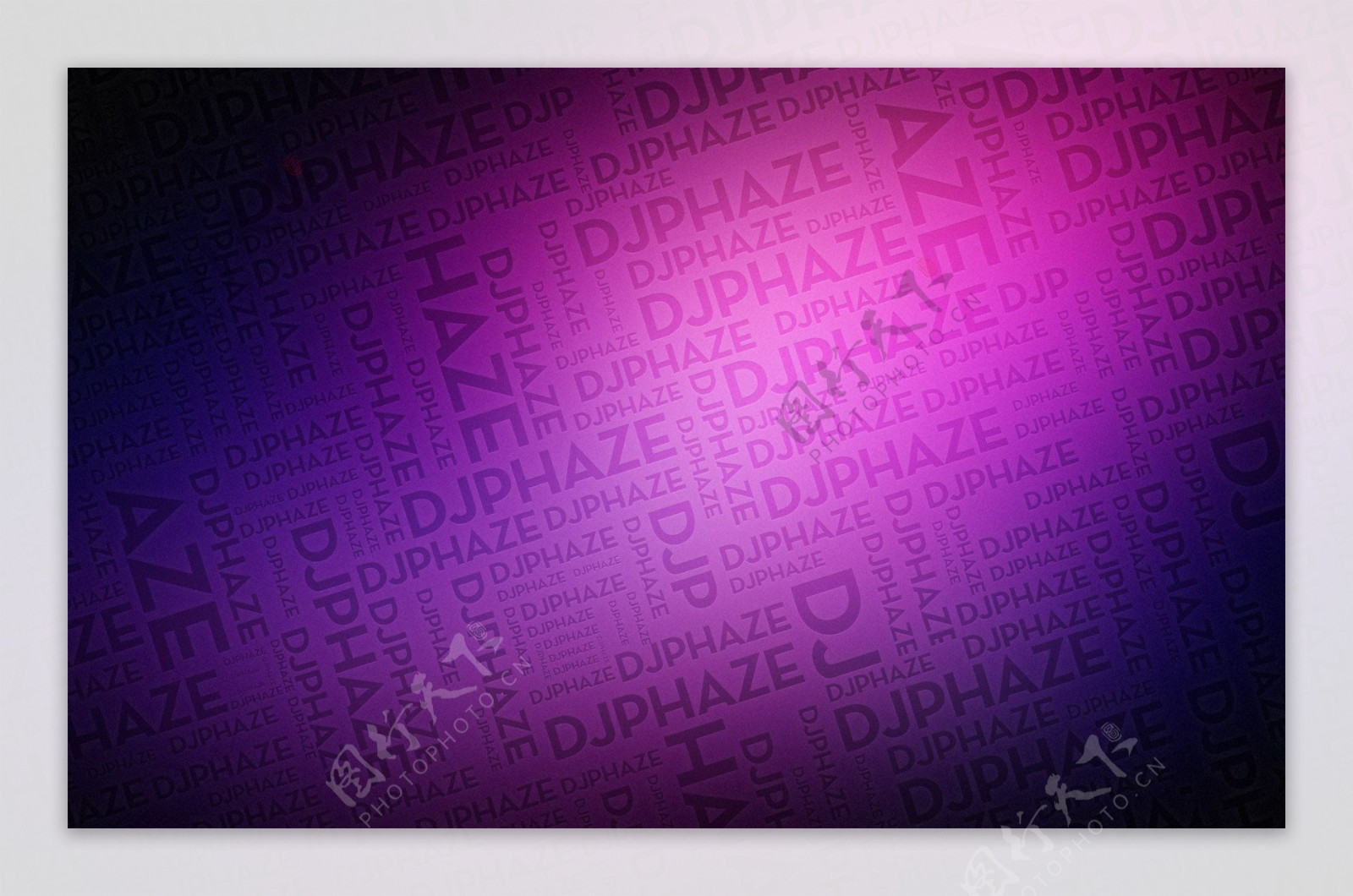 紫色字母背景图片
