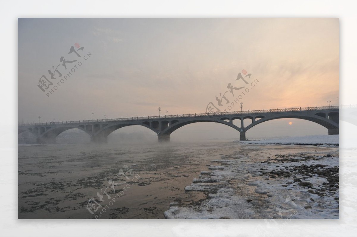 新疆伊犁河大桥图片