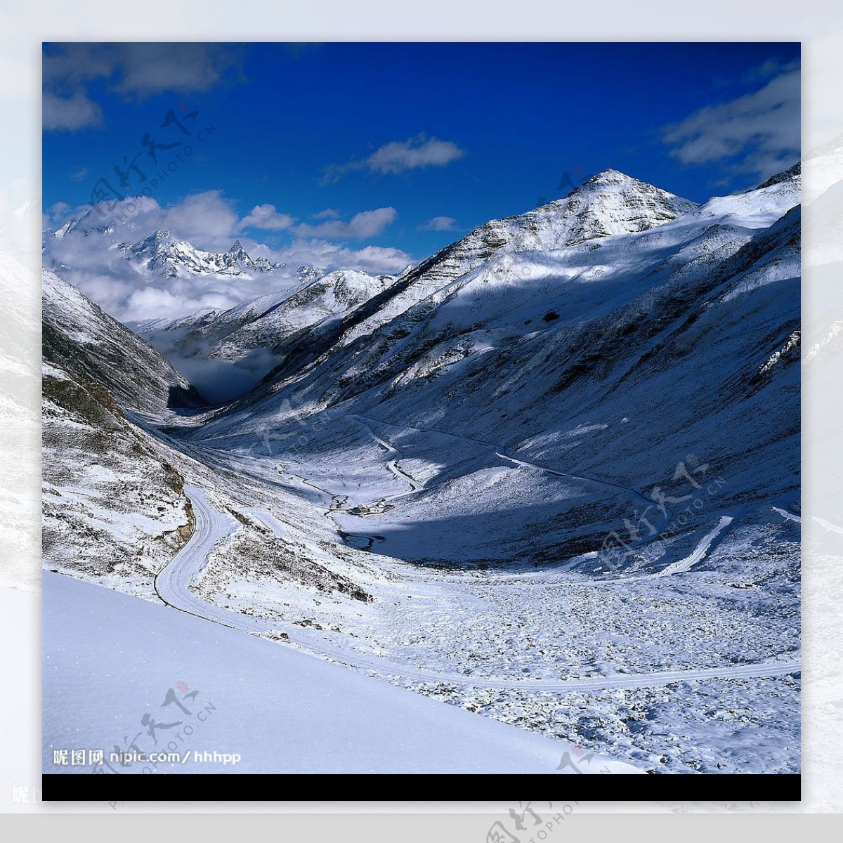 高原雪景图片