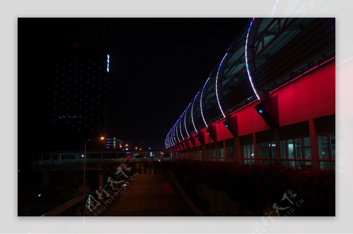 深圳地铁横岗站夜景图片