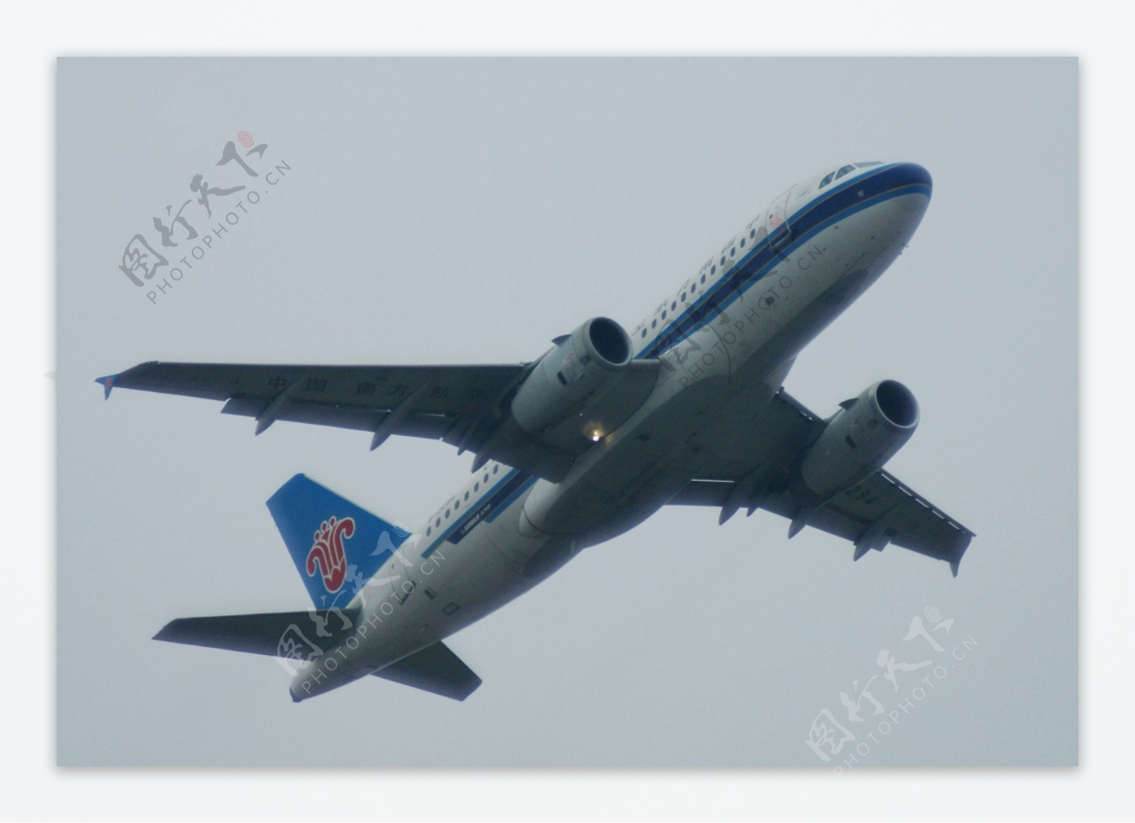 南航飞机A320图片