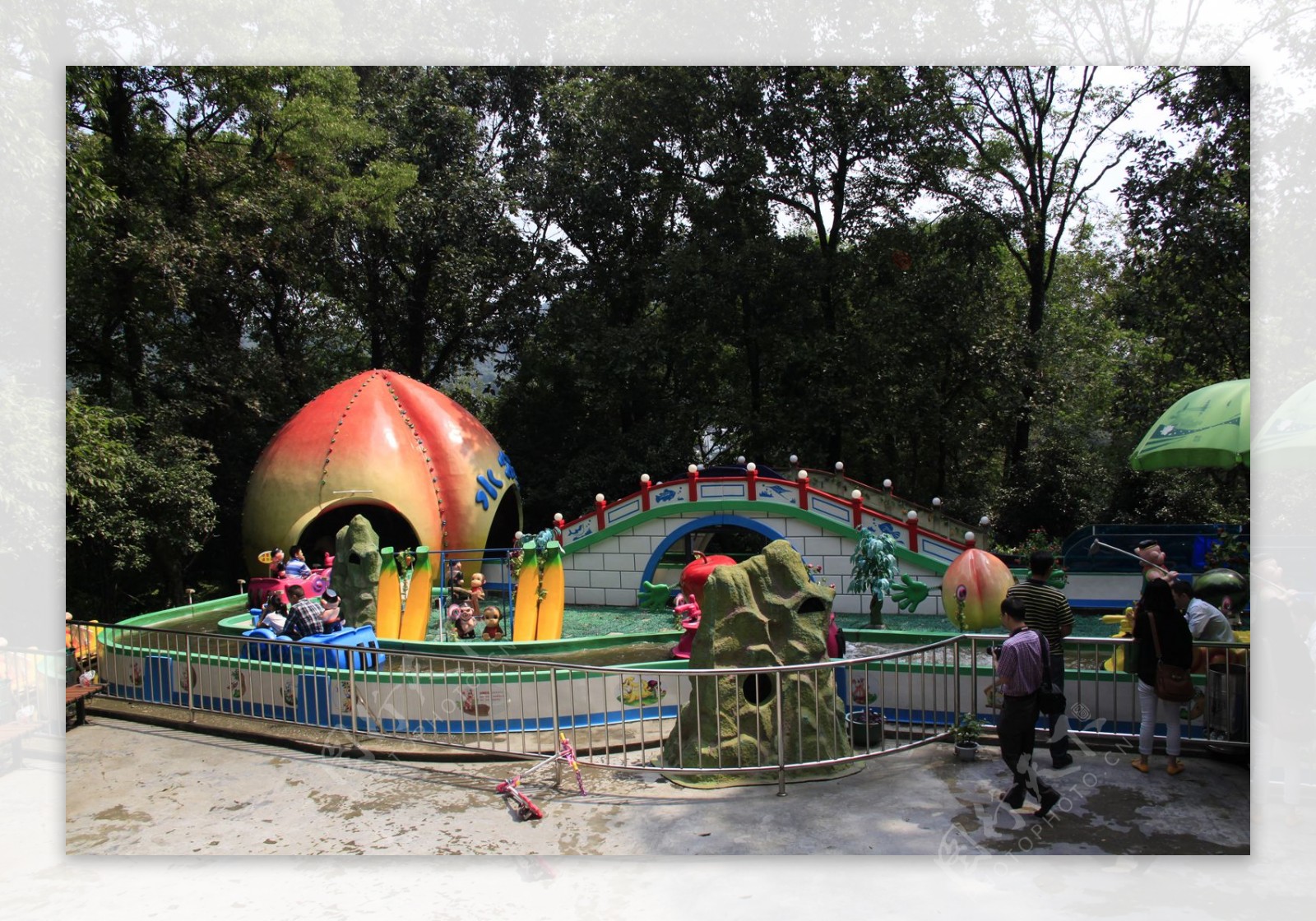 杭州少年儿童公园花果山漂流图片