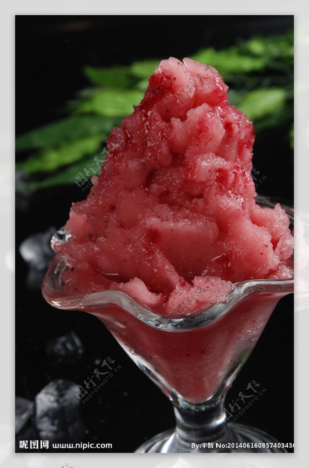 刨冰甜品蓝莓冰沙图片