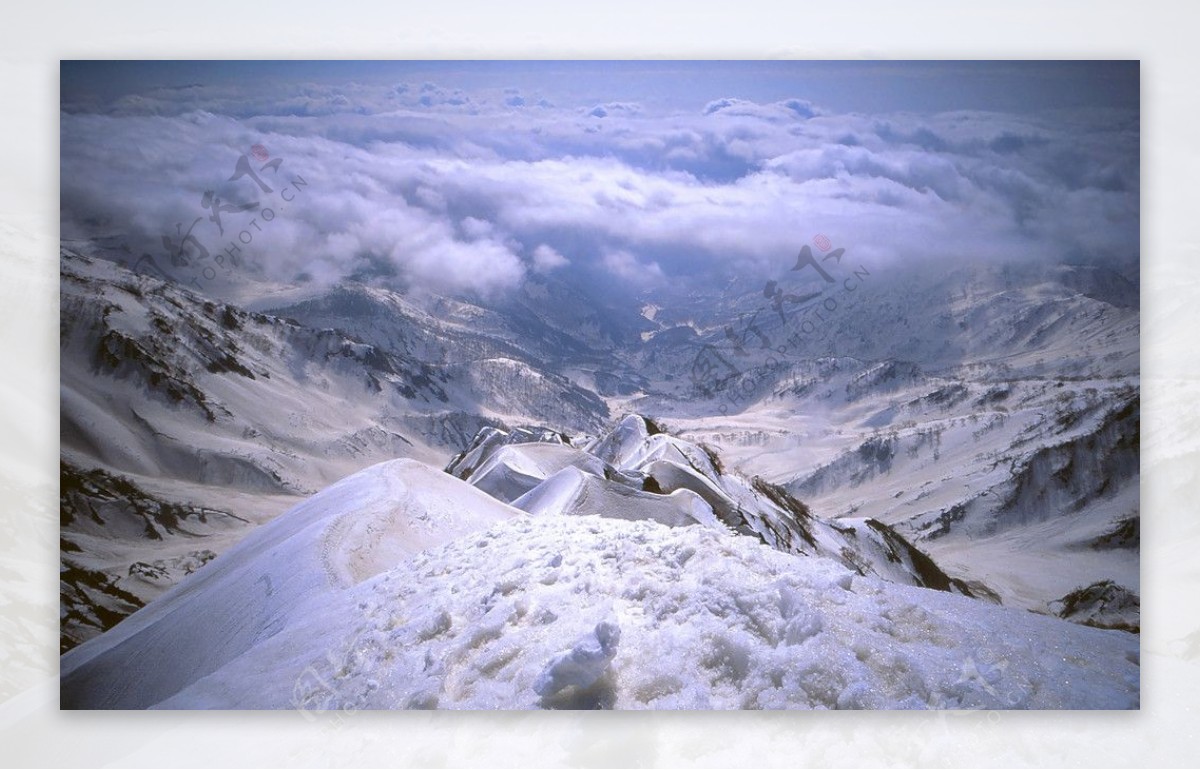 雪山远眺图片