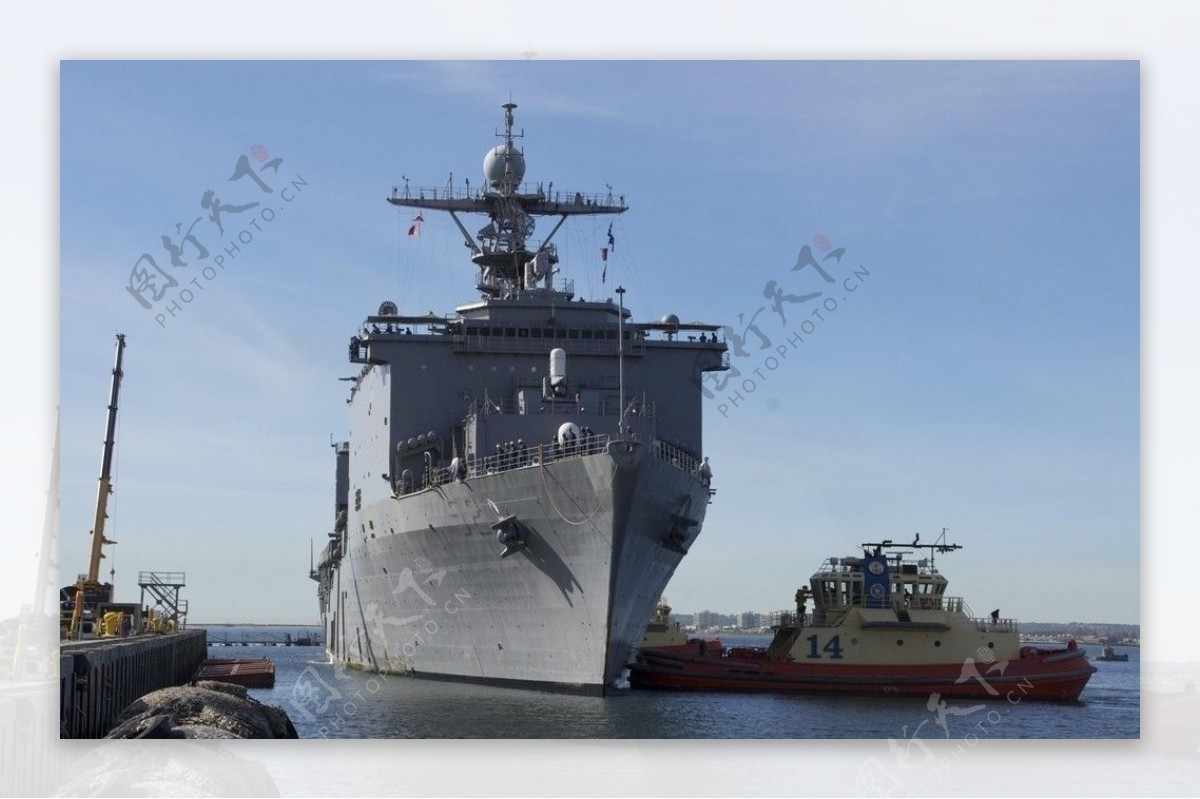 美国两栖船坞登陆舰图片