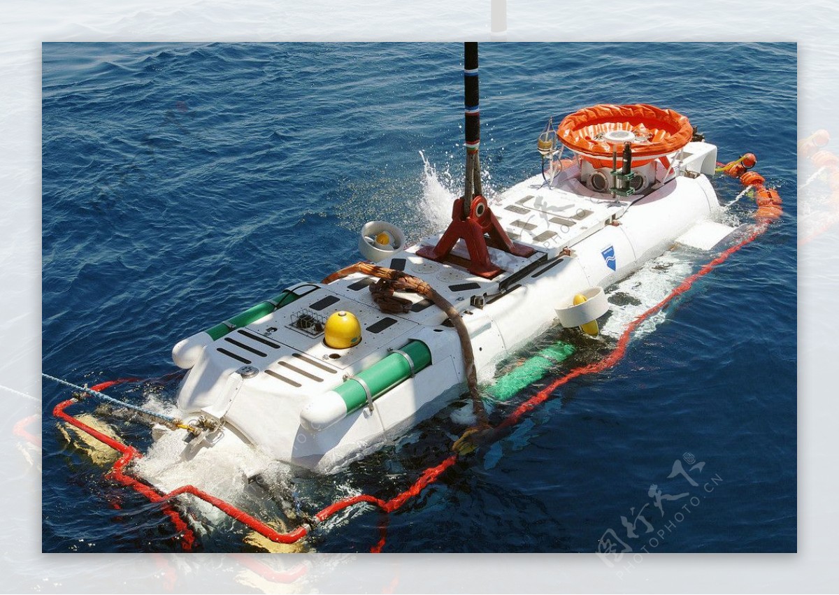 LR7救援潜艇图片