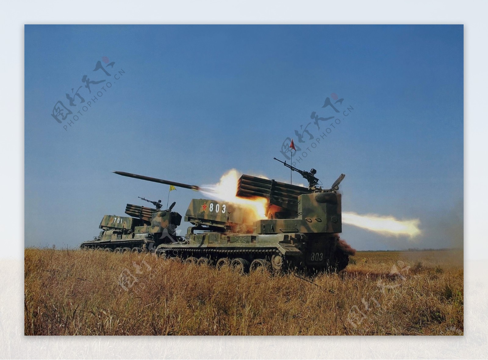 PLA火箭炮战车图片