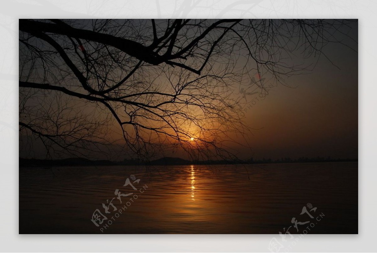青山湖夕阳图片