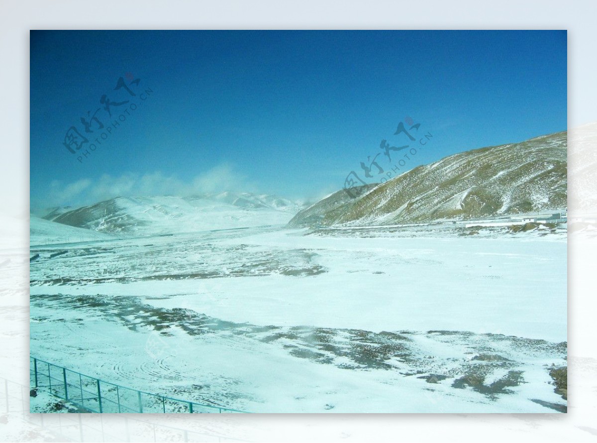西藏雪原图片
