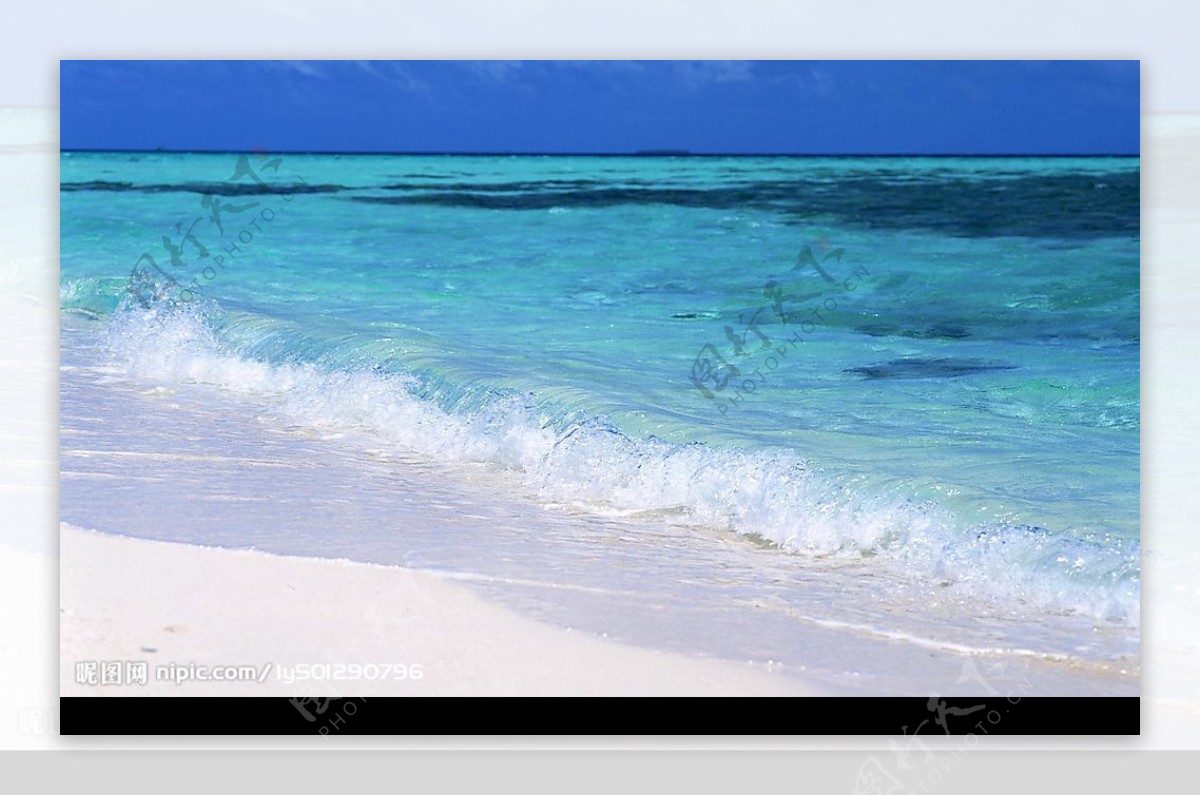 海边阳光沙滩蓝天海滨风光图片