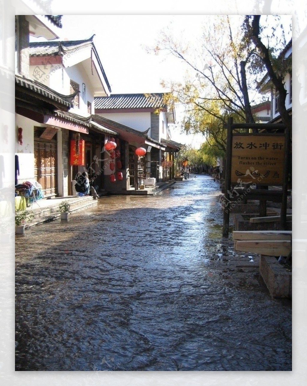 丽江古城放水冲街图片