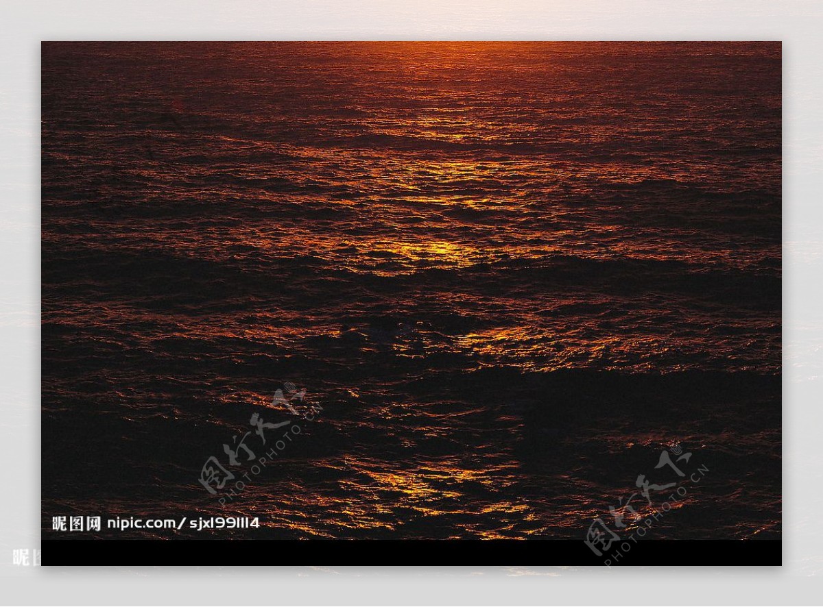 落日下的海面图片