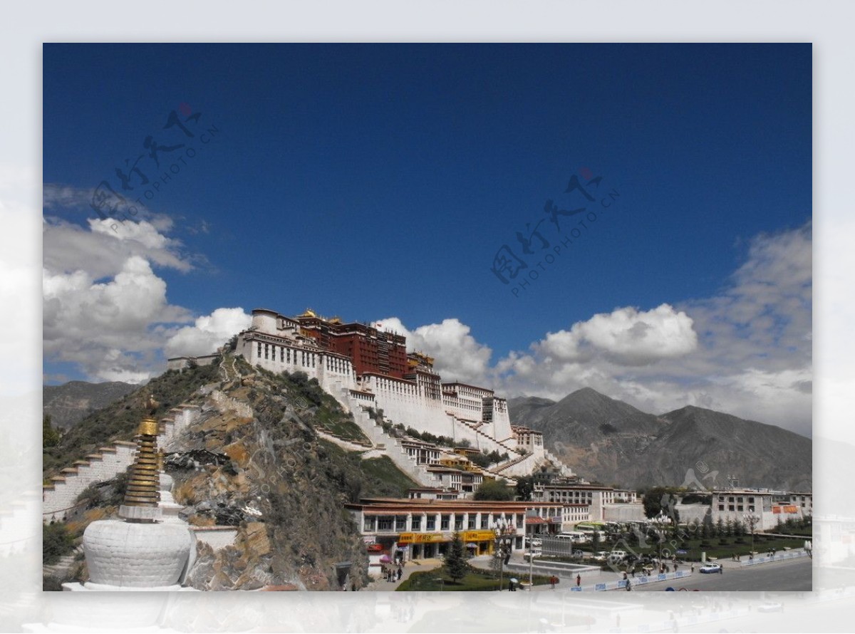 西藏的布达拉宫侧面图片