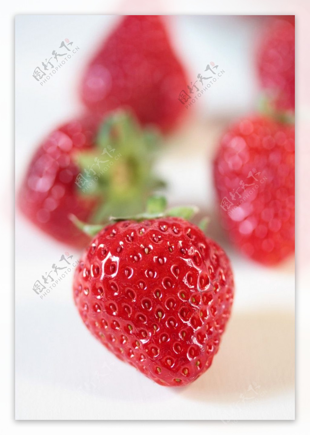 红草莓图片