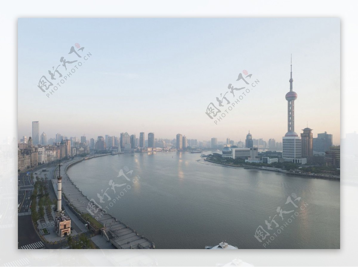 上海外滩黄浦江清晨图片