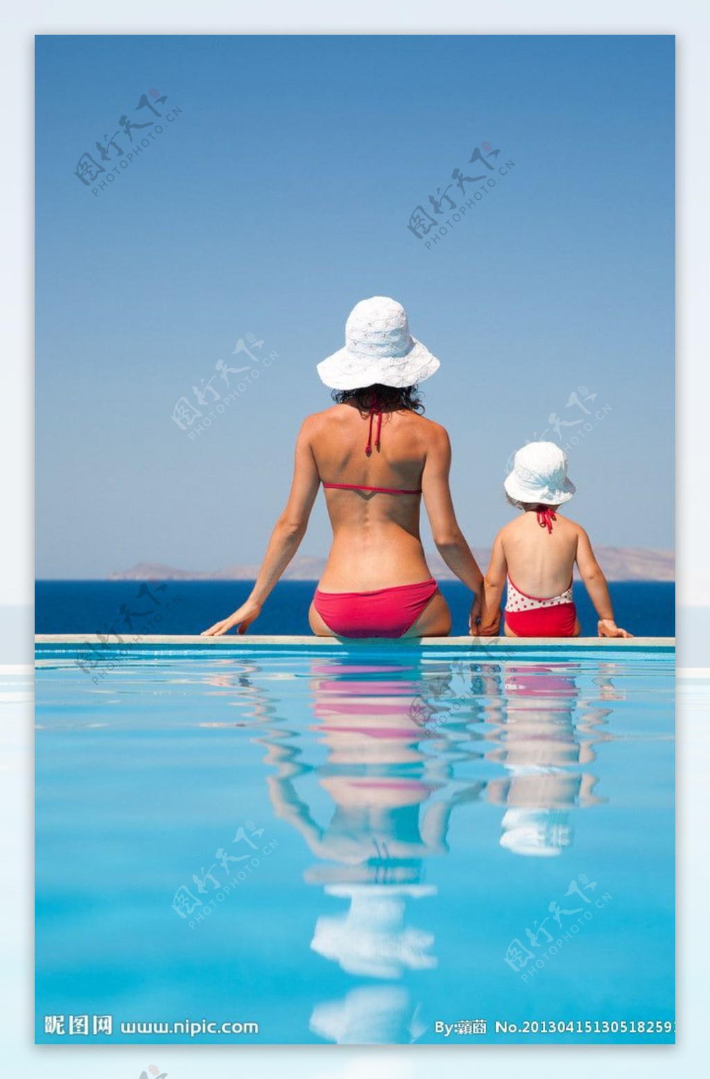 泳装母子图片