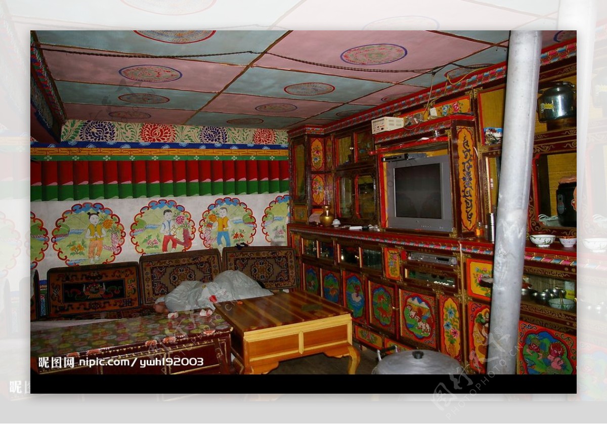 藏民房内图片