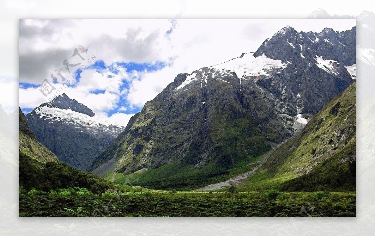 高山残雪图片