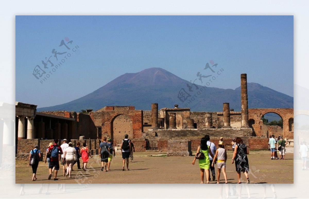 维苏威火山下图片