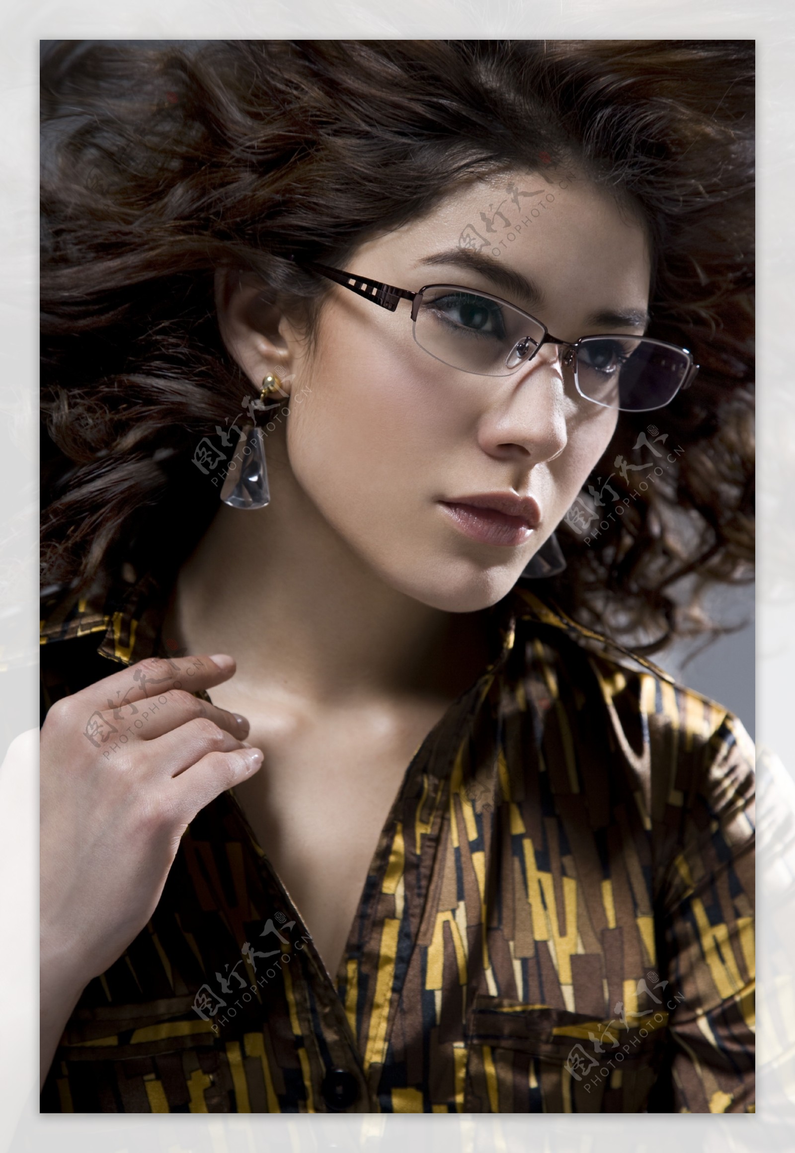 B085大框金属复古正圆形眼镜大脸半框大平光镜女欧美模特眼镜-阿里巴巴