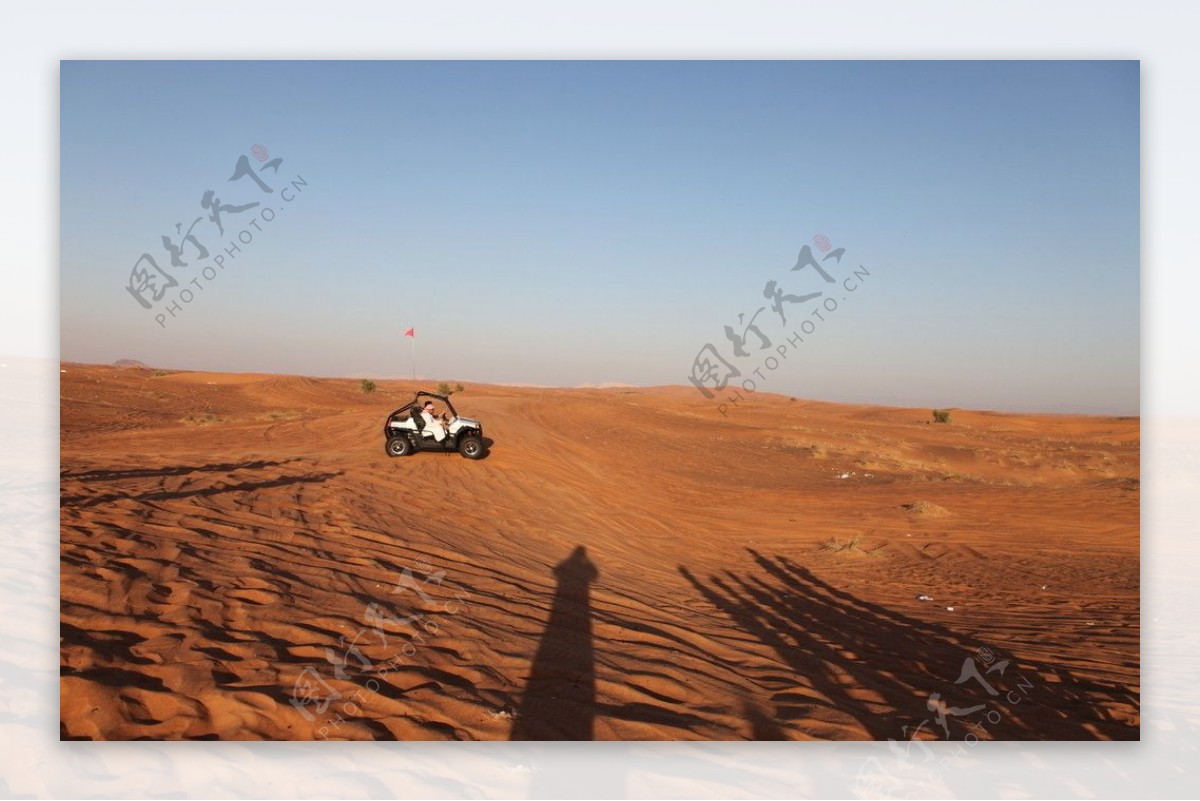 沙漠冲沙车图片