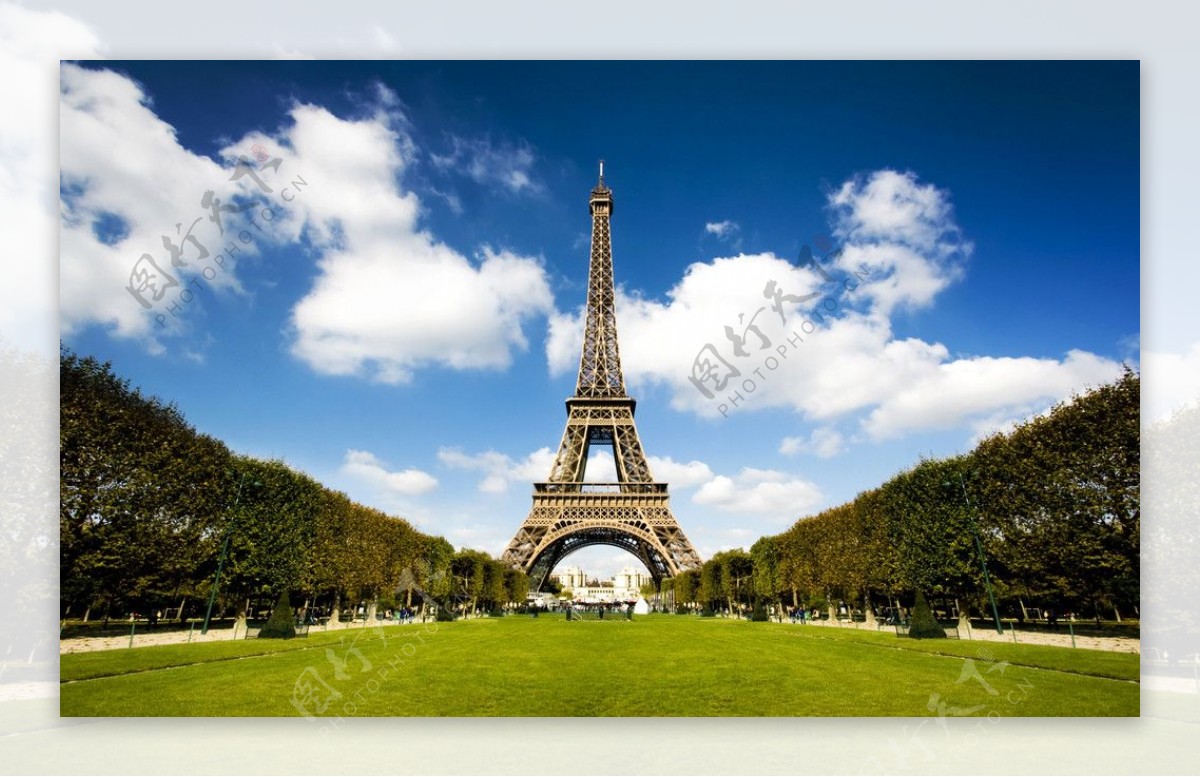 巴黎铁塔草地草坪图片