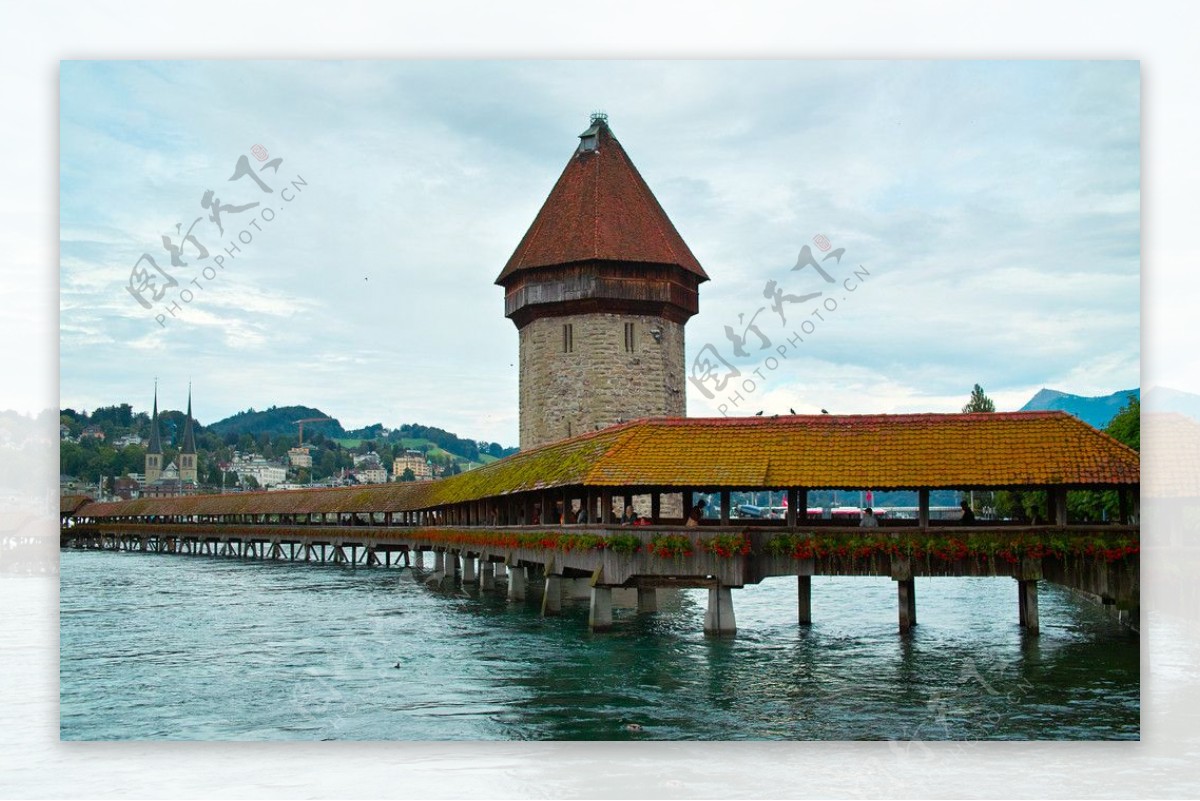 瑞士硫森滨湖小城卡贝尔桥图片