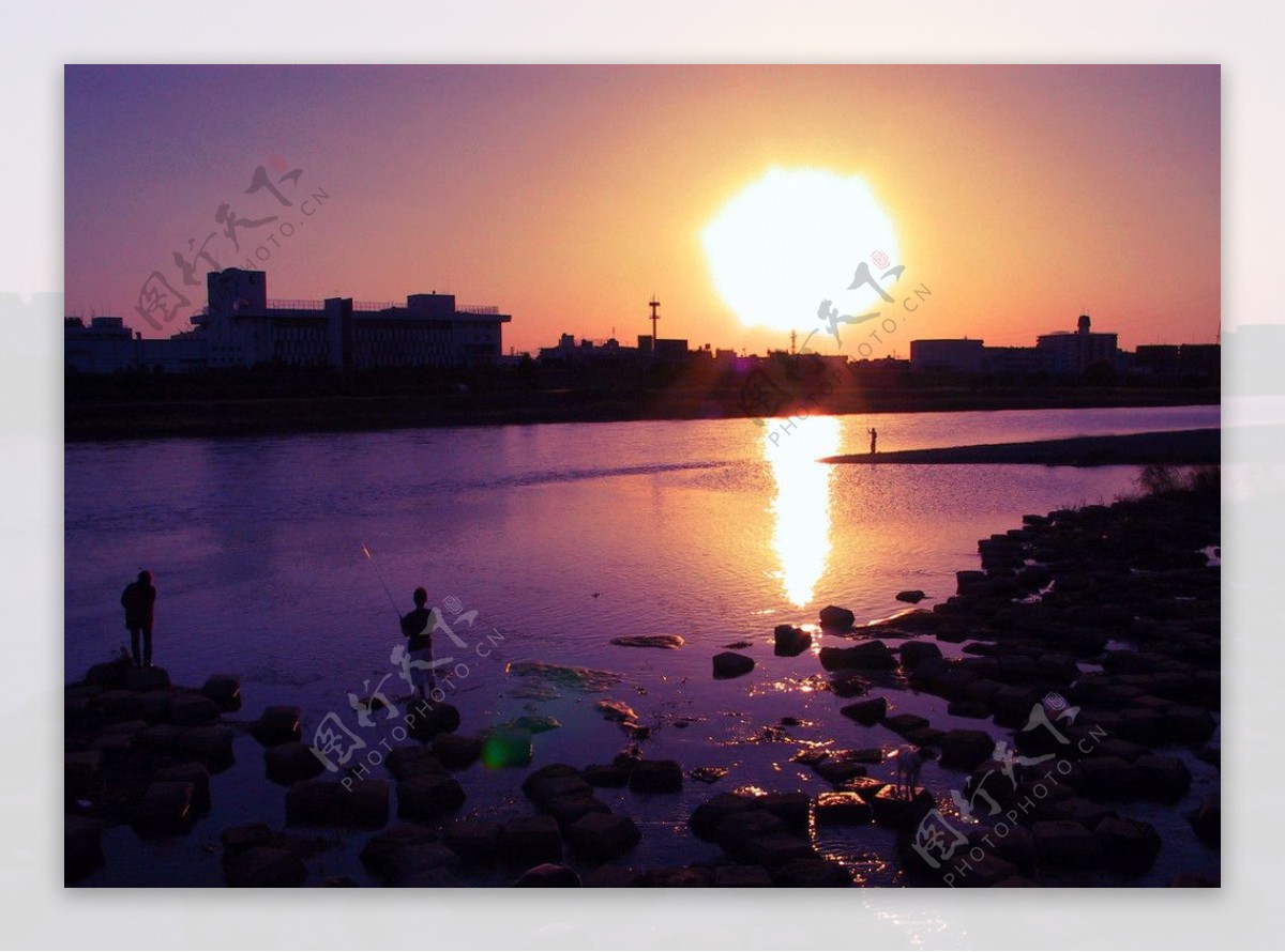 多摩川的落日图片