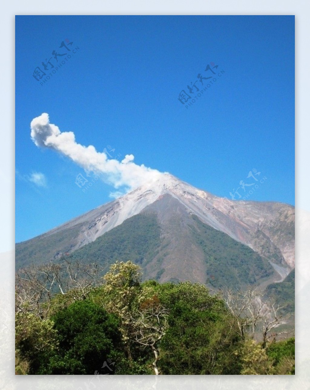 火山爆发那一刻图片
