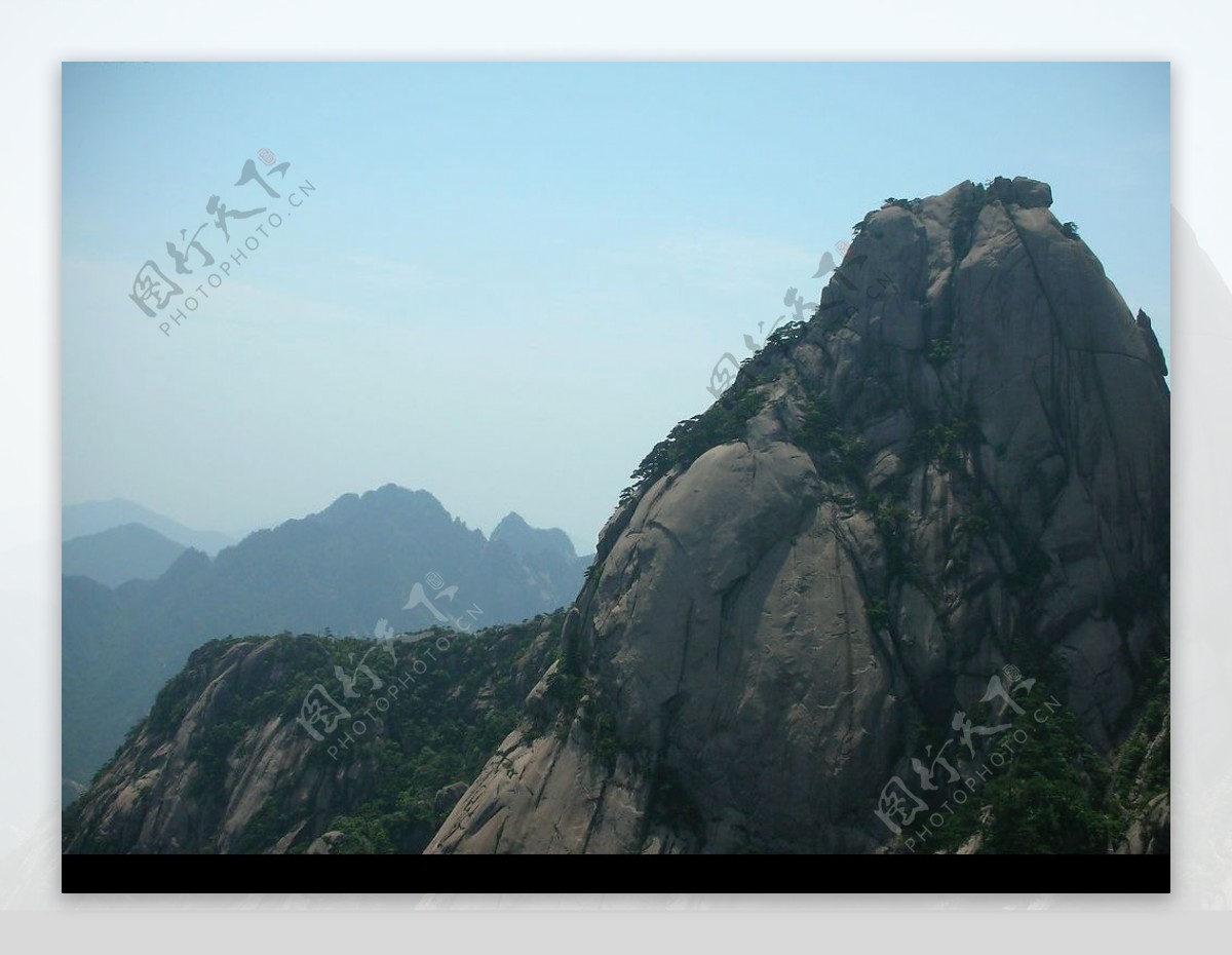 旅游摄影自然风景高山大石蓝天白云图片