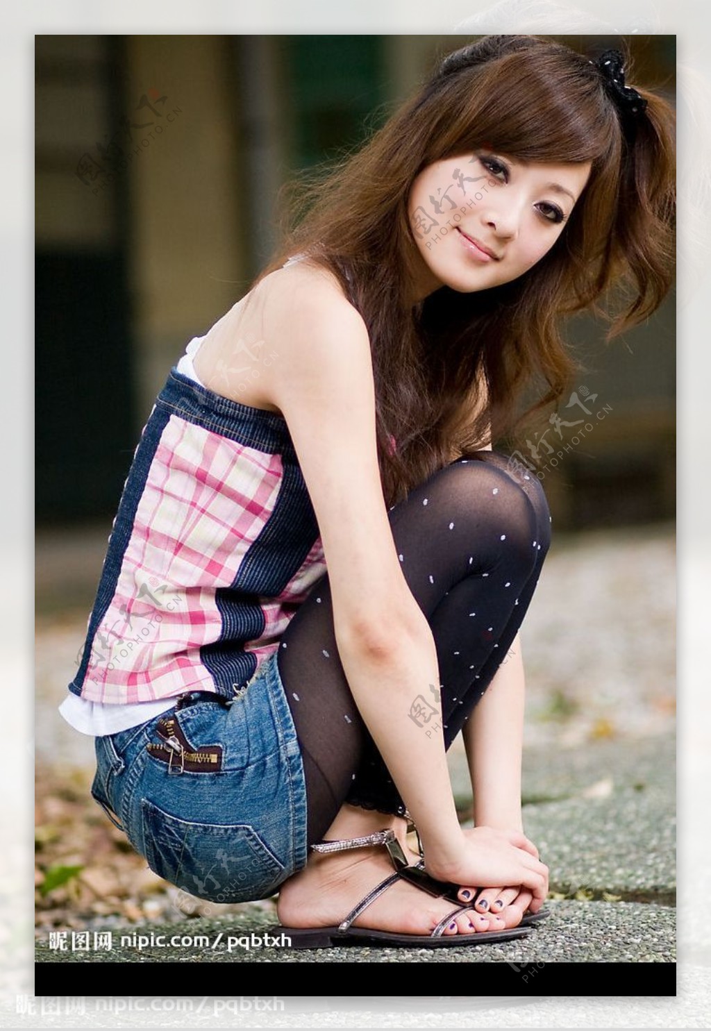 台湾网络人气美女果子MM丝袜牛仔短裙图片