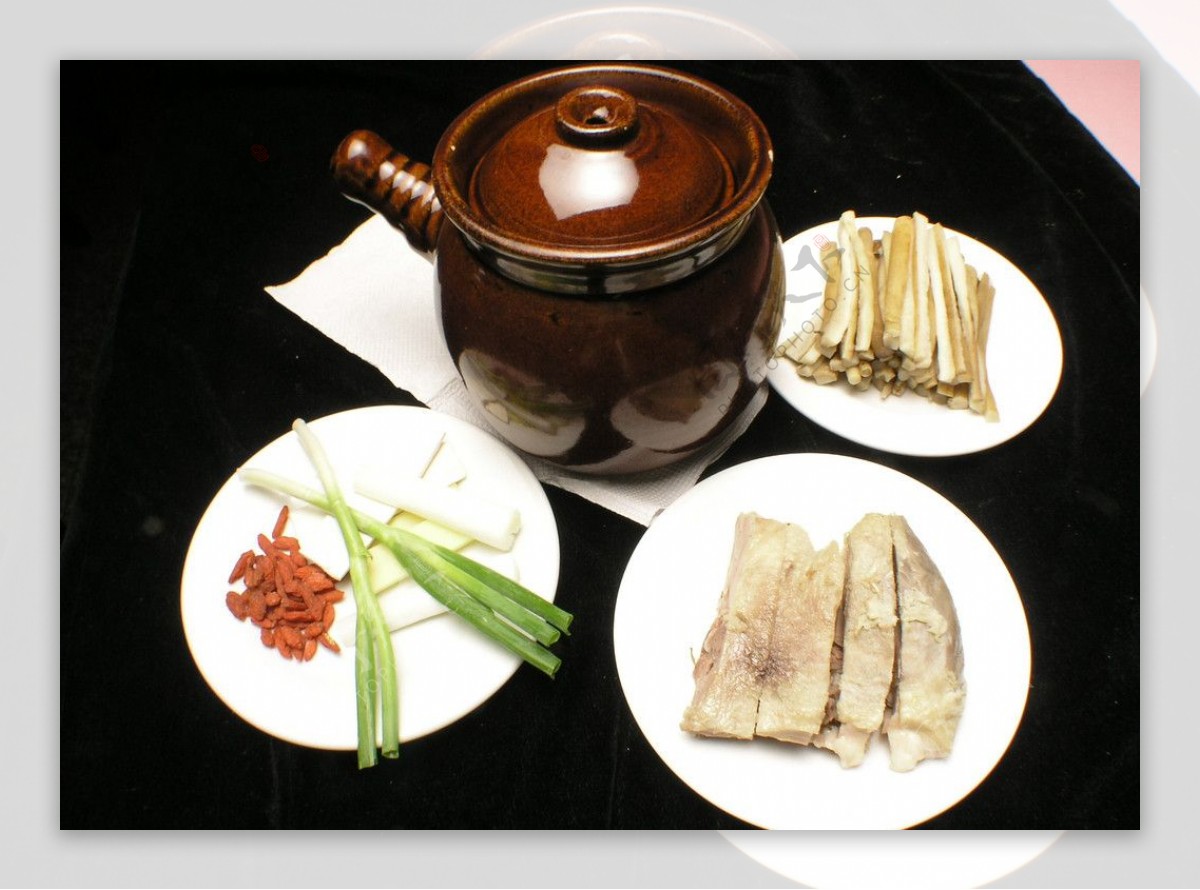 鲜茶树菇爆炒鸭肉怎么做_鲜茶树菇爆炒鸭肉的做法_四季餐桌_豆果美食