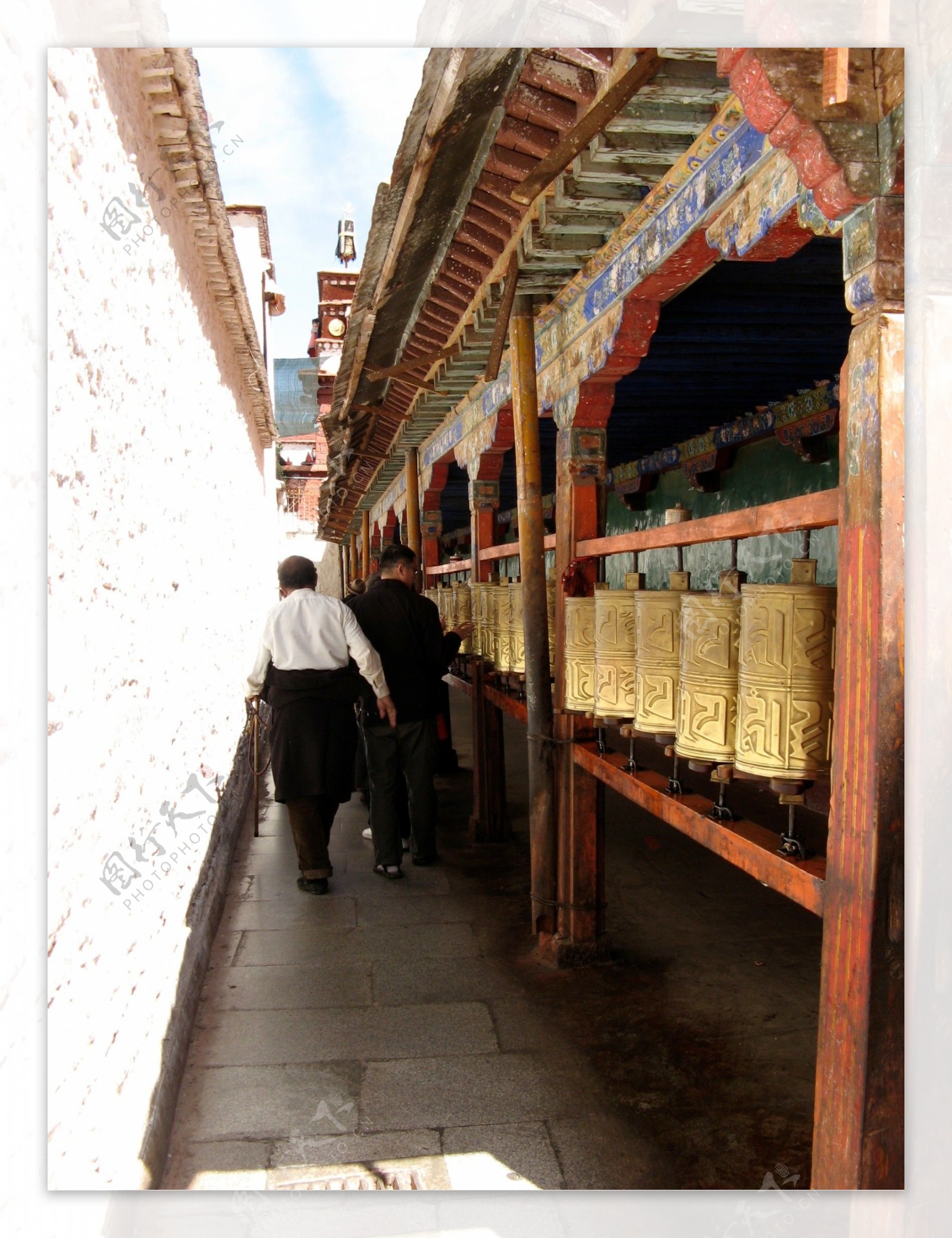 西藏转经筒图片