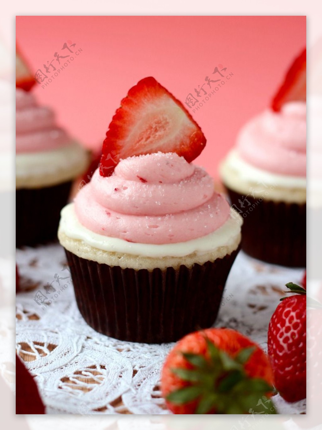草莓杯子蛋糕图片