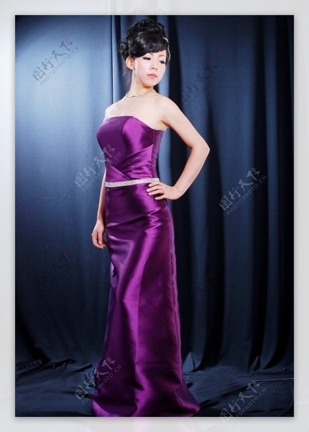 紫色迷情系列婚纱图片