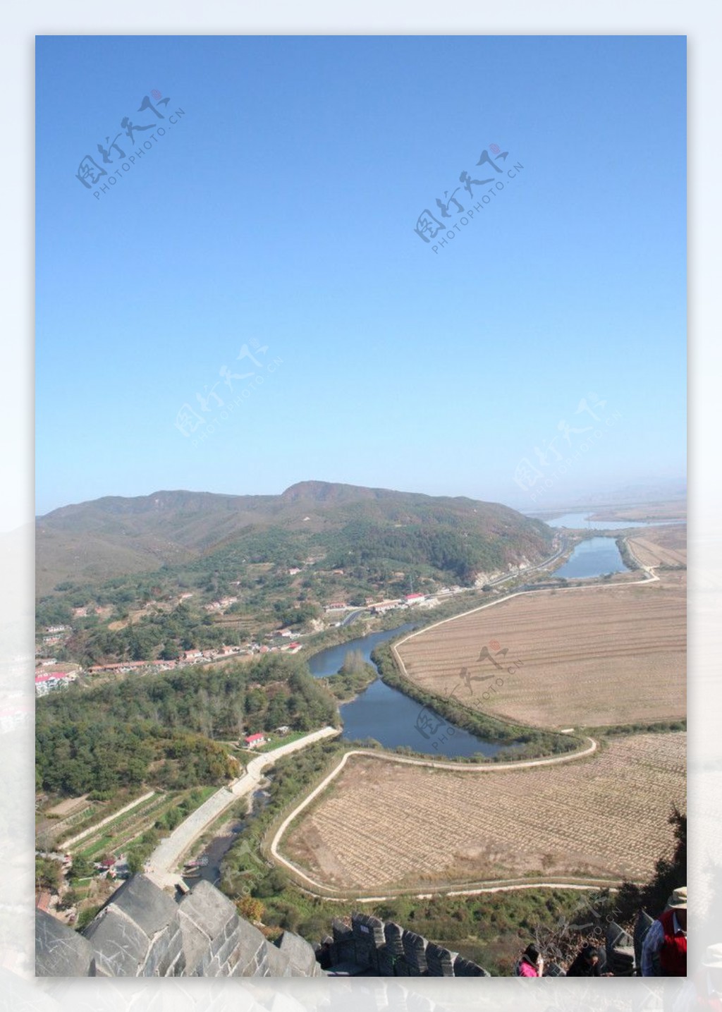 虎山脚下的朝鲜边境图片