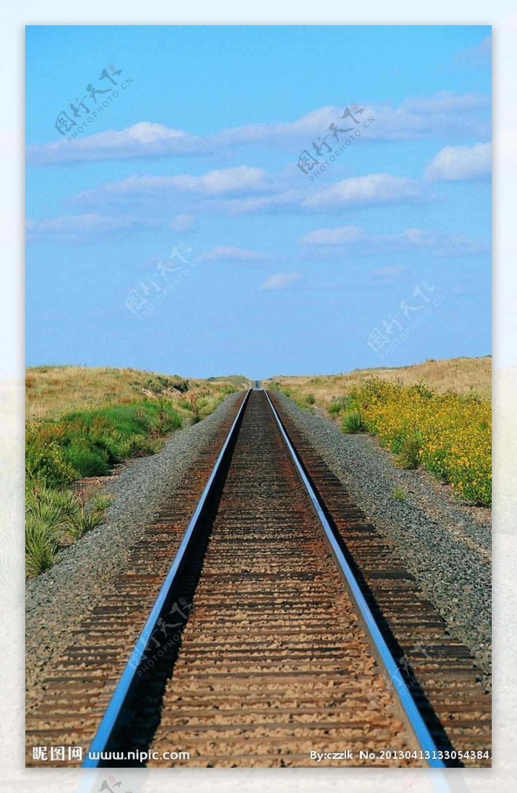 直通的铁路图片